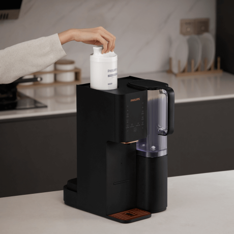 Wymiana filtra w dystrybutorze wody PHILIPS ADD620BK/10 