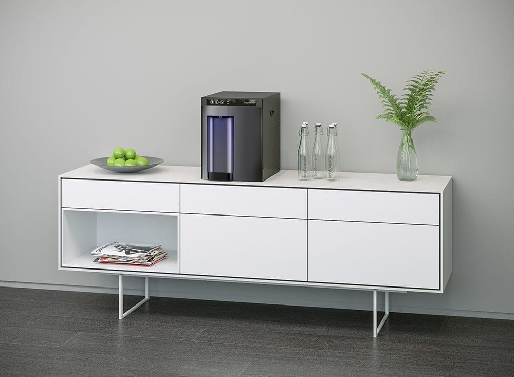 Dystrybutor wody Borg & Overstrom B4 na stoliku