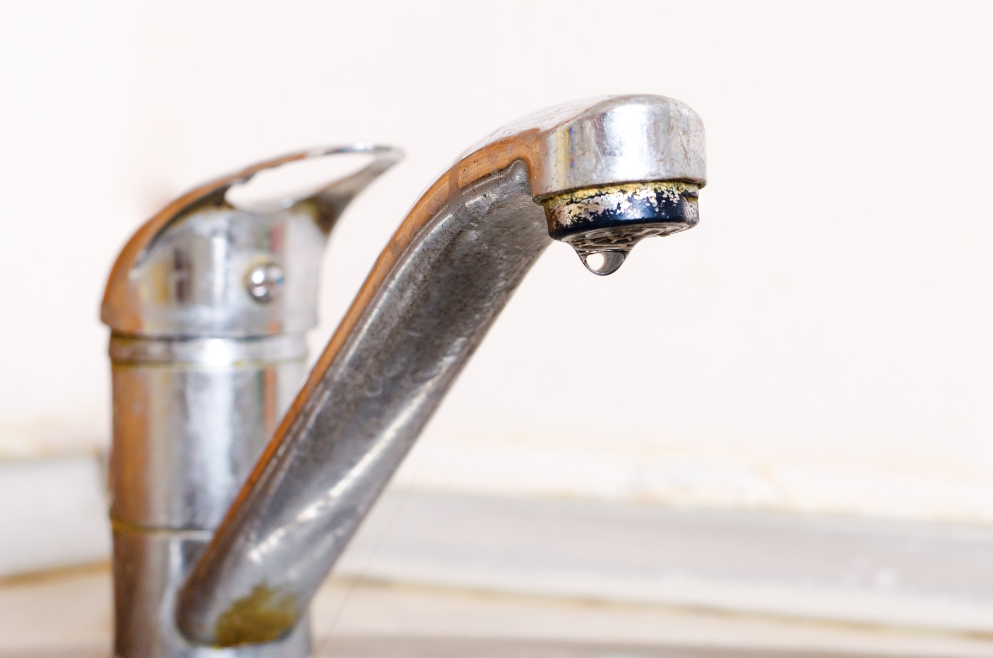 Rdza na kranie kuchennym