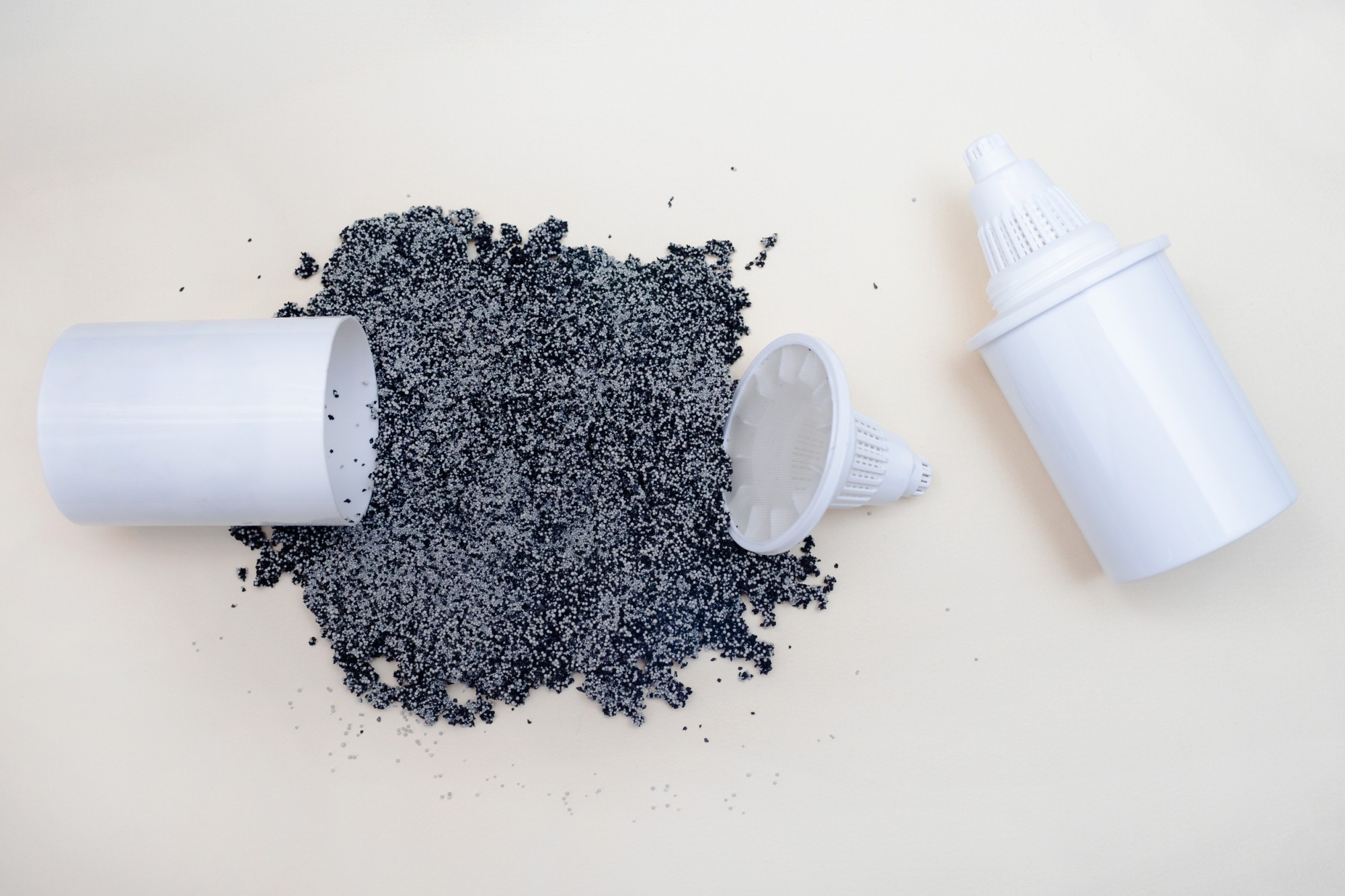 Wnętrze wkładu z węglem aktywnym do filtracji wody