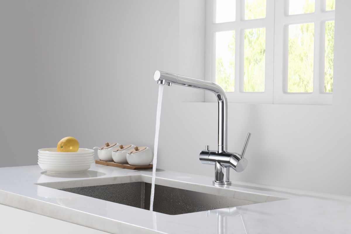 Bateria czteroobwodowa Blue Water Crystal w kuchni