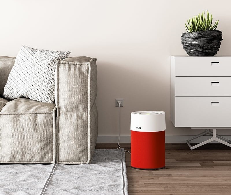Oczyszczacz IDEAL AP30 Pro w salonie