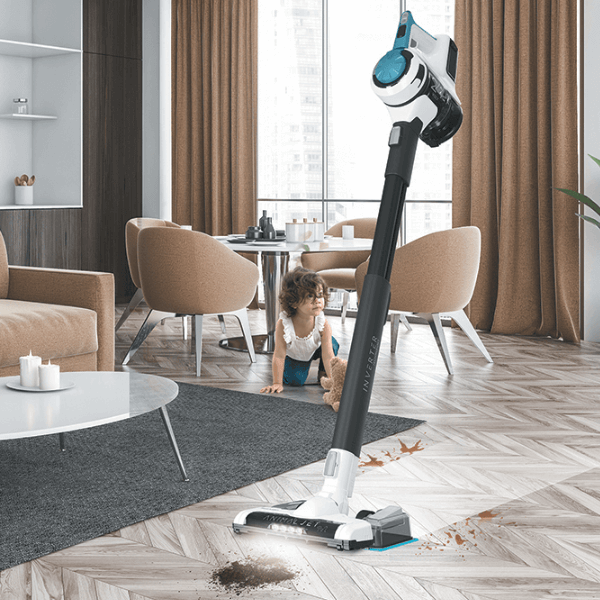 Odkurzacz pionowy Sharp SA VP4001 w salonie