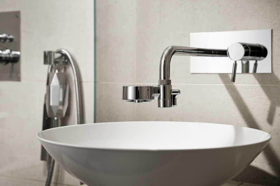 Filtr nakranowy tappwater zamontowany w łazience