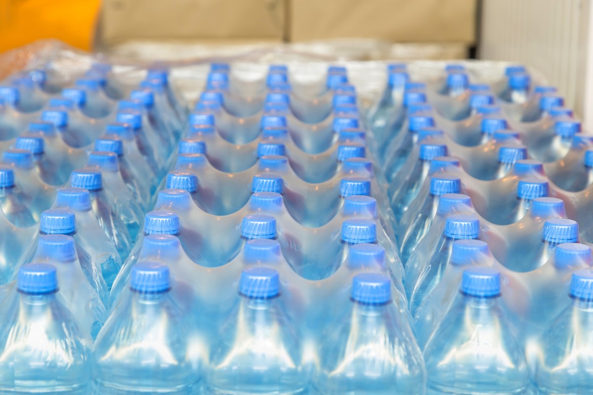 Zgrzewki butelek wody