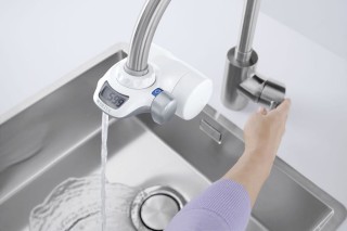 BRITA On Tap filtr do wody na kran + wkład HF CE2. Oryginalny filtr BRITA. Popraw jakość i smak wody.