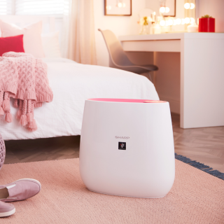 Sharp FP-J30EUP oczyszczacz powietrza z jonizacją Plasmacluster (do 22 m²). Panel w kolorze różowym.