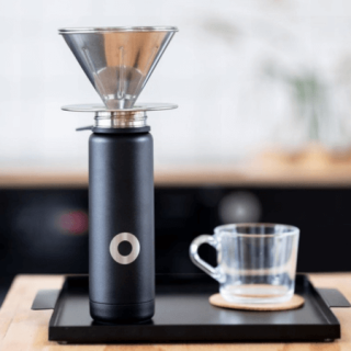 Bidon (lekki termos) sportowy, termos na wodę, do szkoły, na spacer, rower i  siłownię. Utrzymuje temperaturę. Kolor czarny.