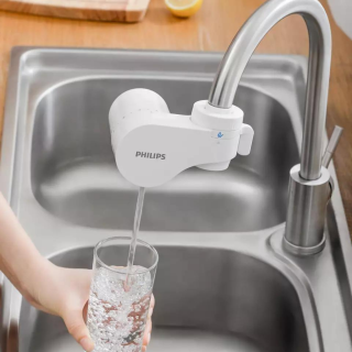 Filtr wody na kran Philips AWP3704. Filtrowana woda wprost z Twojego kranu w kuchni.