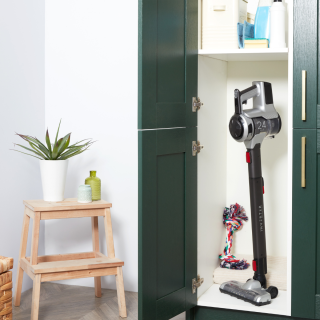 Odkurzacz bezprzewodowy pionowy SHARP SA-VP3501BS Car. Odkurzacz akumulatorowy, stojący z zestawem szczotek do sprzątania samochodu.