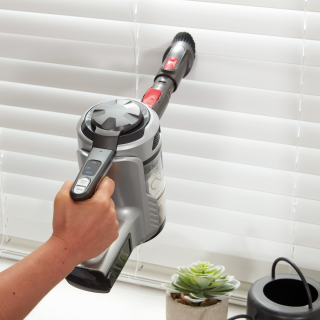 Odkurzacz bezprzewodowy pionowy SHARP SA-VP3501BS Car. Odkurzacz akumulatorowy, stojący z zestawem szczotek do sprzątania samochodu.