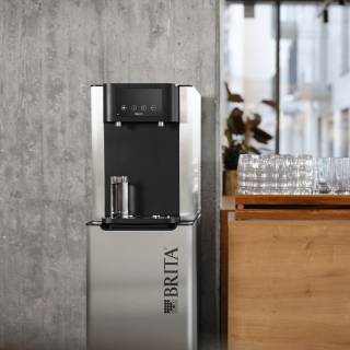 Dyspenser do wody BRITA Fill Pro wolnostojący. Woda schłodzona, gazowana i niegazowana dla branży HoReCa.