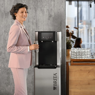 Dyspenser do wody BRITA Fill Pro wolnostojący. Woda schłodzona, gazowana i niegazowana dla branży HoReCa.