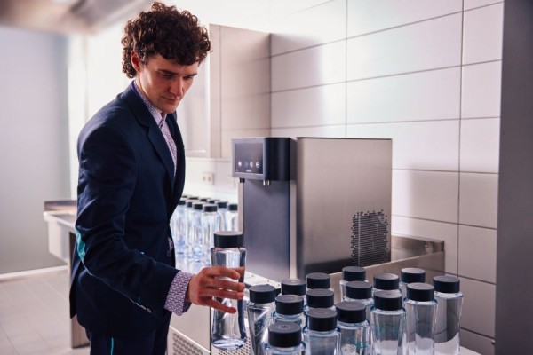 napełnienie butelek z dystrybutorem brita fill pro