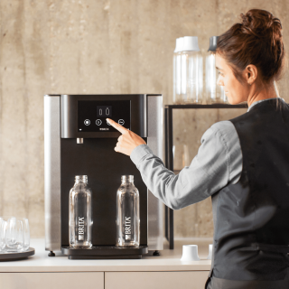 BRITA Extra Fill Pro nablatowy dystrybutor do wody. Woda gazowana, schłodzona lub niegazowana do hotelu, biura, restauracji, kawiarni.