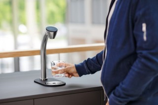 wydajna filtracja wody z kranu w restauracji brtia c-tap
