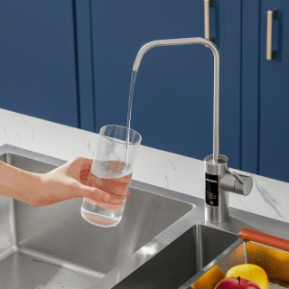 Podblatowy zestaw filtrujący PHILIPS AUT7006. Czysta woda w Twoim domu. 5-stopniowy system filtracji wody.