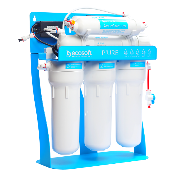 Filtr osmotyczny Ecosoft BWT Pure Aquacalcium z pompą, na metalowym stojaku. Filtr odwróconej osmozy pod zlew z mineralizacją.