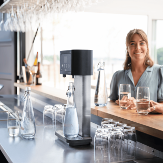 Zaawansowany dystrybutor Brita z nablatowym ociekaczem