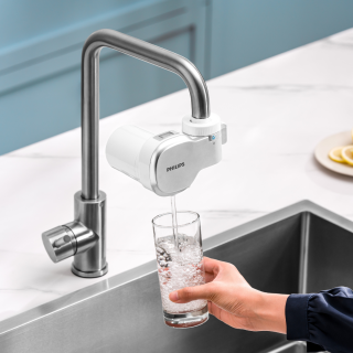 Filtr wody na kran z wyświetlaczem i licznikiem