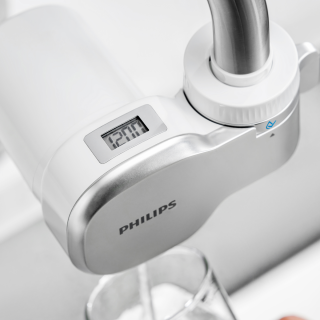 Pyszna i filtrowana woda z filtra nakranowego AWP3756P1