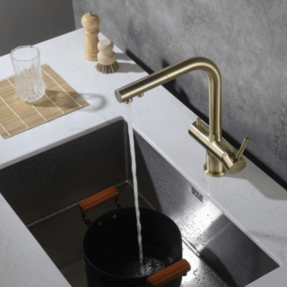 Nowoczesna czterodrożna bateria do wody