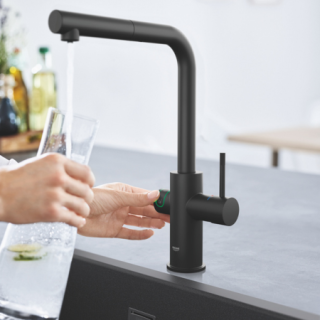 Grohe Blue Home filtr z kranem w kolorze czarnym i wyciąganą wylewką