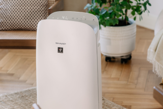 oczyszczacz powietrza z zaawansowanymi funkcjami UA-KCP100E-W