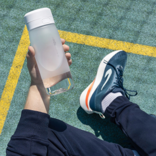 tritanowa butelka filtrująca w kolorze białym wessper