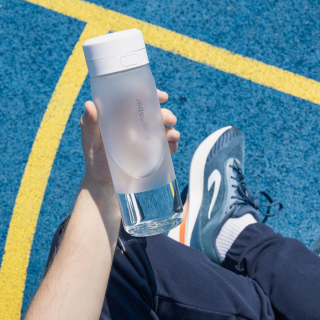 wessper butelka tritanowa w kolorze białym prezentacja