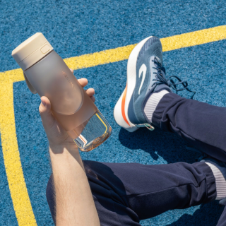 butelka bez bpa wessper w kolorze beżowym 700 ml