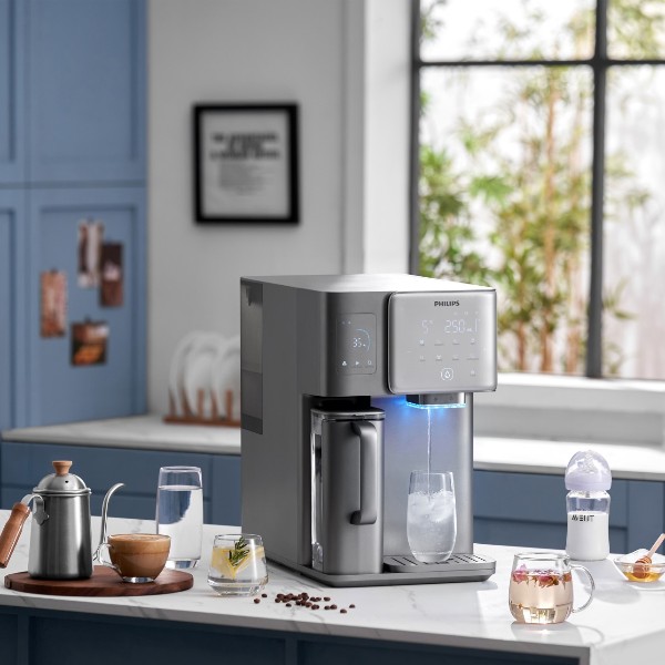 Philips ADD6922DG - prezentacja dystrybutora na stole kuchennym