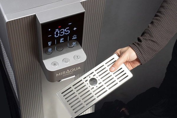 wyciągana tacka z dystrybutorze wody - miraqua omega
