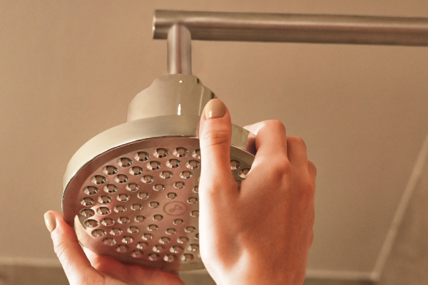 łatwy montaż filtra prysznicowego ShowerPro Rain