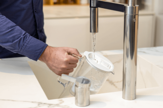 Dzbanek filtrujący bez plastiku Wessper D4 Borosilicate biały